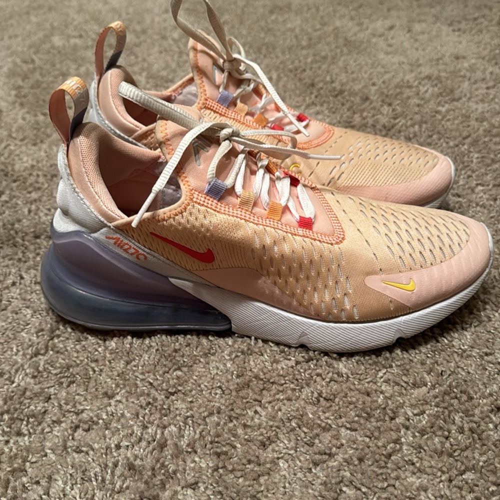 Nike 270’s